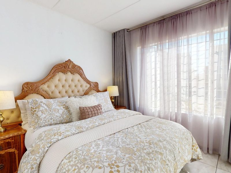 Immaculate contemporary ground unit to let in security estate! - Photo 3