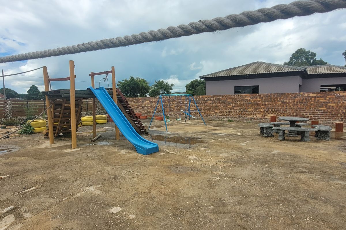 Low-maintenance secured Townhouse! - Photo 2