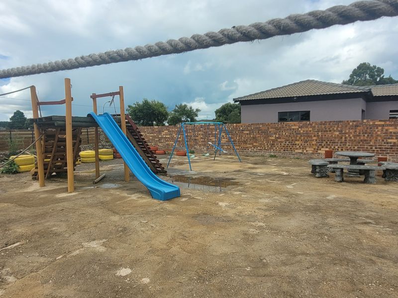 Low-maintenance secured Townhouse! - Photo 2