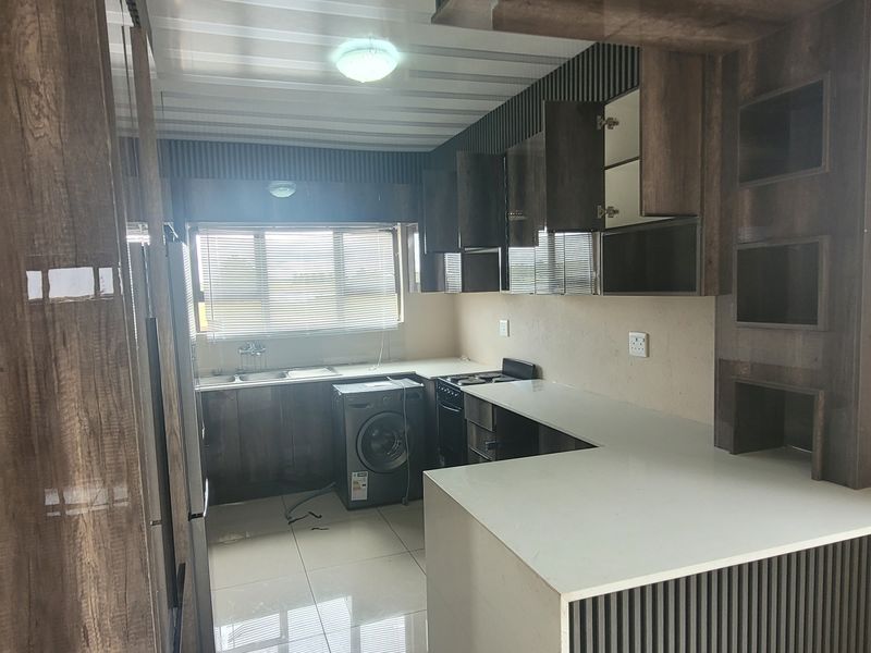 Low-maintenance secured Townhouse! - Photo 10