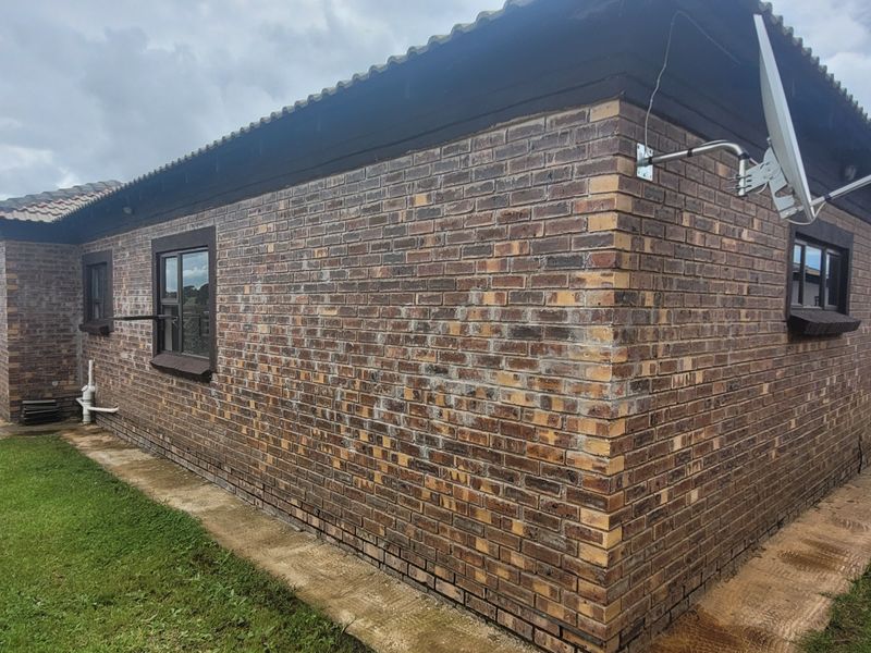 Low-maintenance secured Townhouse! - Photo 7