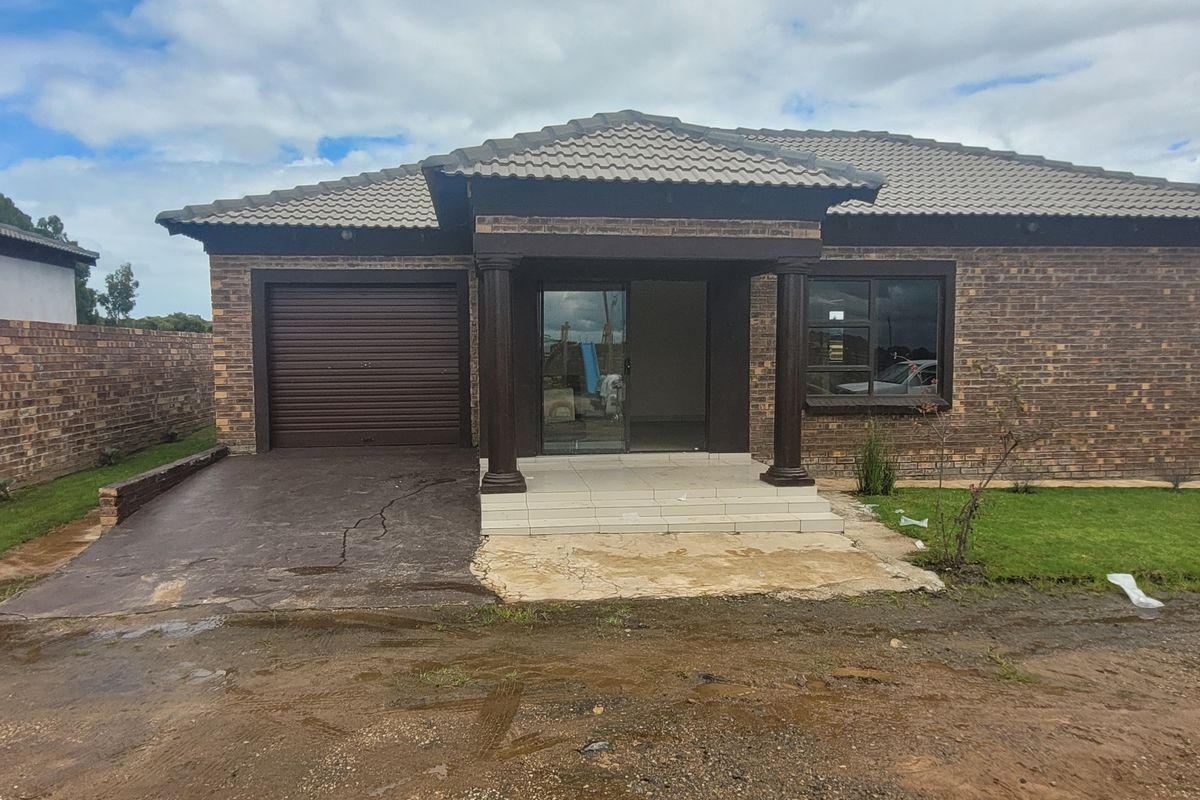 Low-maintenance secured Townhouse! - Photo 4