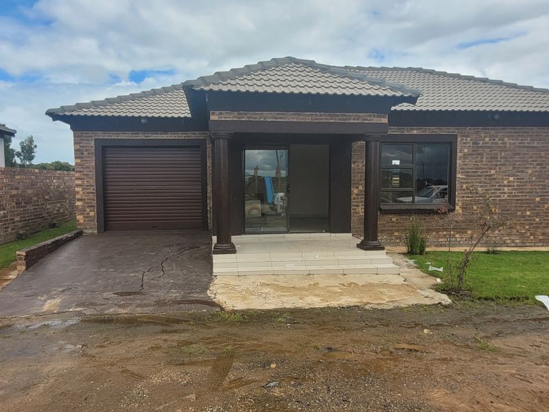 Low-maintenance secured Townhouse! - Photo 4