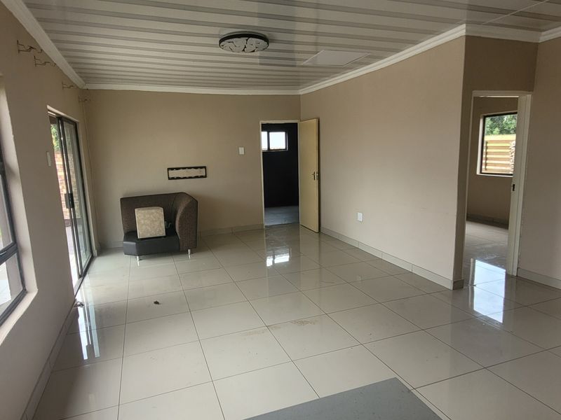 Low-maintenance secured Townhouse! - Photo 8