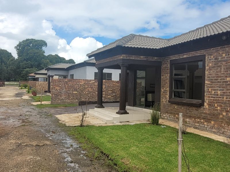 Low-maintenance secured Townhouse! - Photo 5