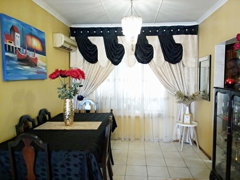 Introducing Your Dream Home in Isipingo Hills! - Photo 6