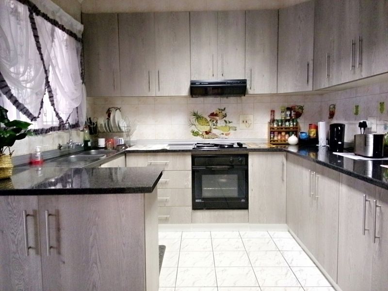 Introducing Your Dream Home in Isipingo Hills! - Photo 2