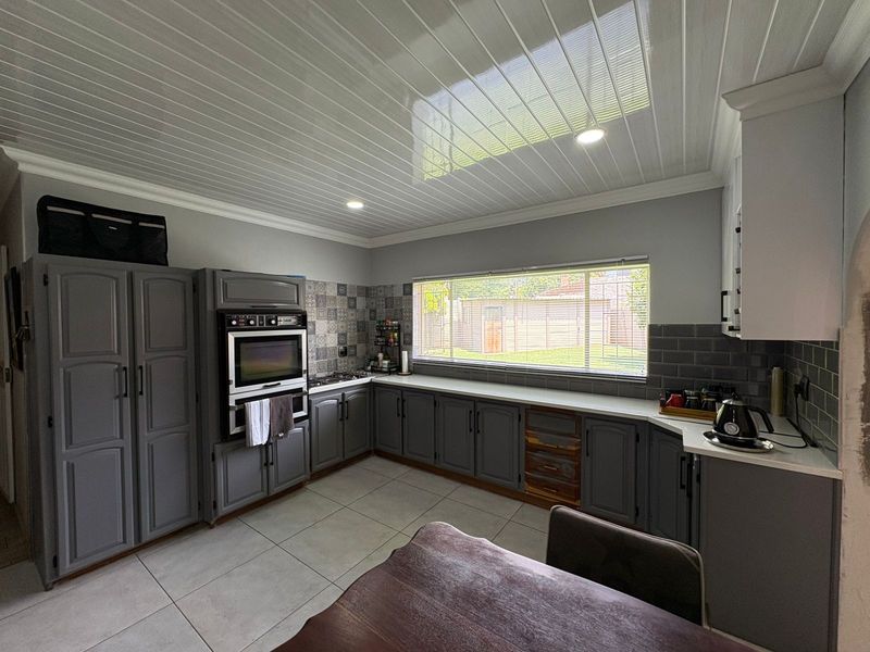 Family Living with Space, Security and Pool - Photo 3