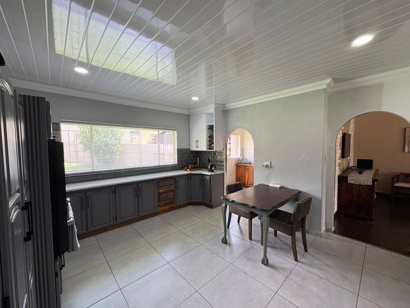 Family Living with Space, Security and Pool - Photo 4