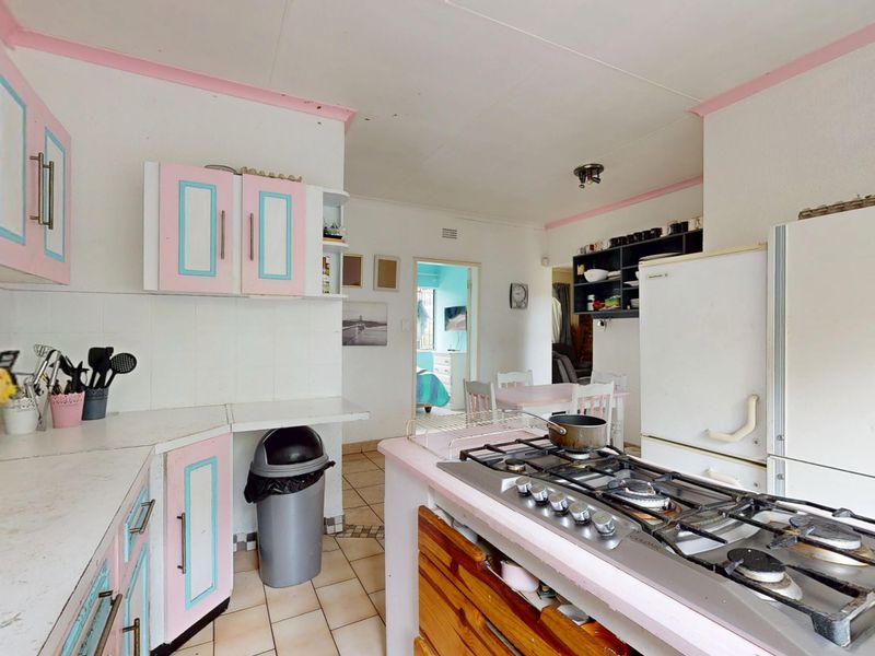 Neat Family Home in Crystal Park, Benoni - Photo 10