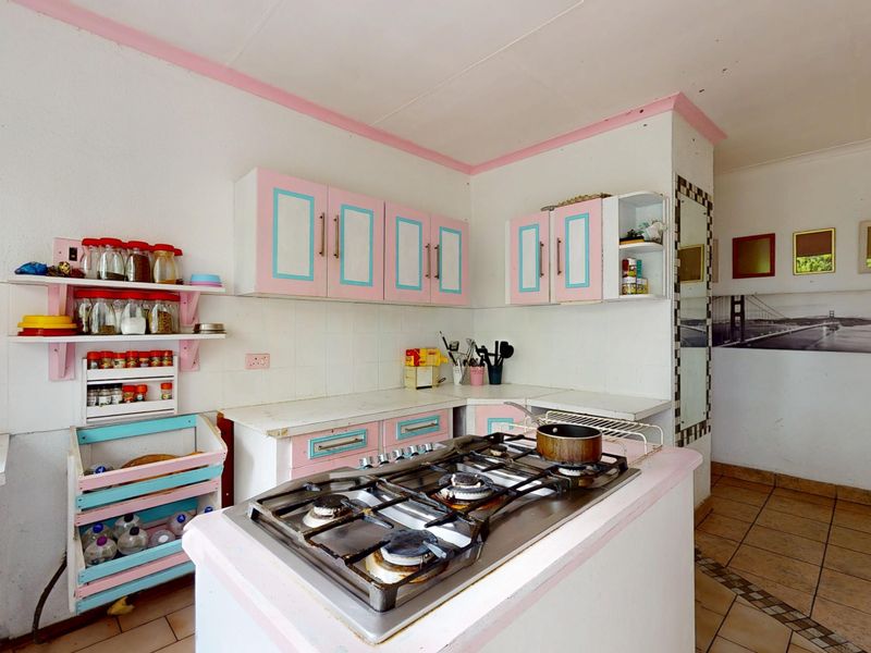 Neat Family Home in Crystal Park, Benoni - Photo 6