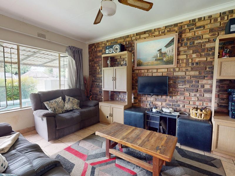 Neat Family Home in Crystal Park, Benoni - Photo 4