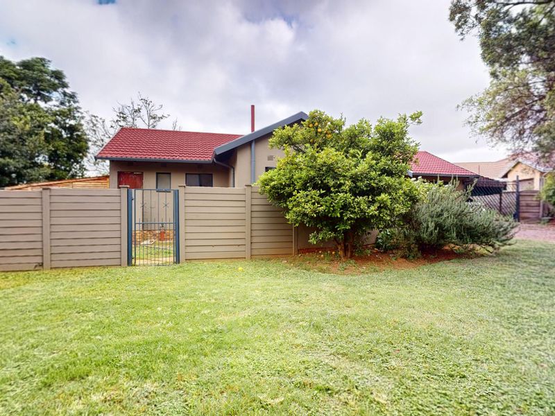 Neat Family Home in Crystal Park, Benoni - Photo 1