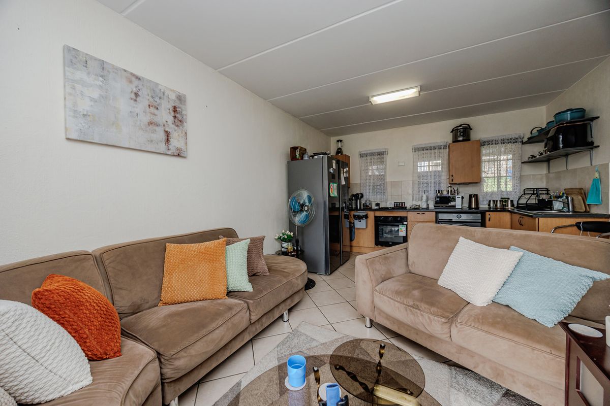 Stunning 2-Bedroom Apartment For Sale in Laser Park, Roodepoort—Perfect For Modern Living! - Photo 3