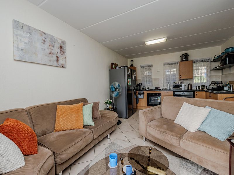 Stunning 2-Bedroom Apartment For Sale in Laser Park, Roodepoort—Perfect For Modern Living! - Photo 3