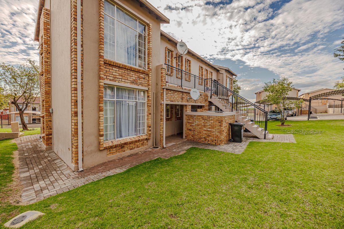 Stunning 2-Bedroom Apartment For Sale in Laser Park, Roodepoort—Perfect For Modern Living! - Photo 4
