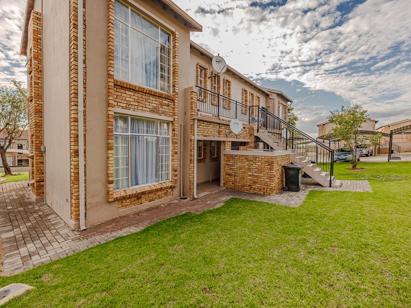 Stunning 2-Bedroom Apartment For Sale in Laser Park, Roodepoort—Perfect For Modern Living! - Photo 4