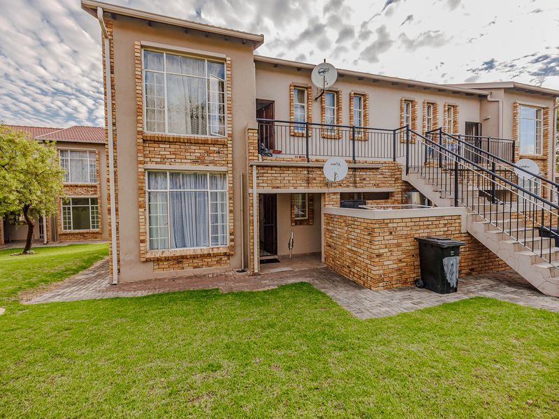 Stunning 2-Bedroom Apartment For Sale in Laser Park, Roodepoort—Perfect For Modern Living! - Photo 1