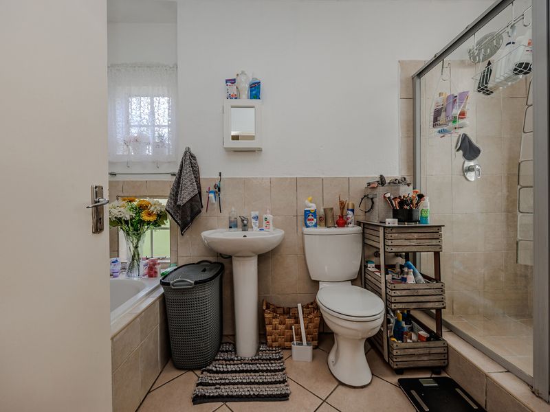Stunning 2-Bedroom Apartment For Sale in Laser Park, Roodepoort—Perfect For Modern Living! - Photo 10