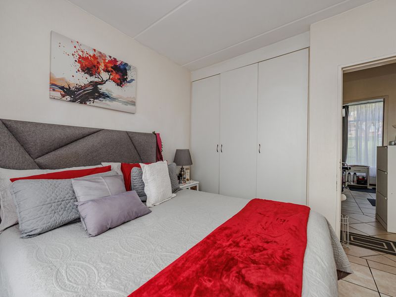 Stunning 2-Bedroom Apartment For Sale in Laser Park, Roodepoort—Perfect For Modern Living! - Photo 8