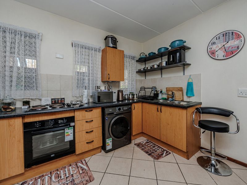 Stunning 2-Bedroom Apartment For Sale in Laser Park, Roodepoort—Perfect For Modern Living! - Photo 5