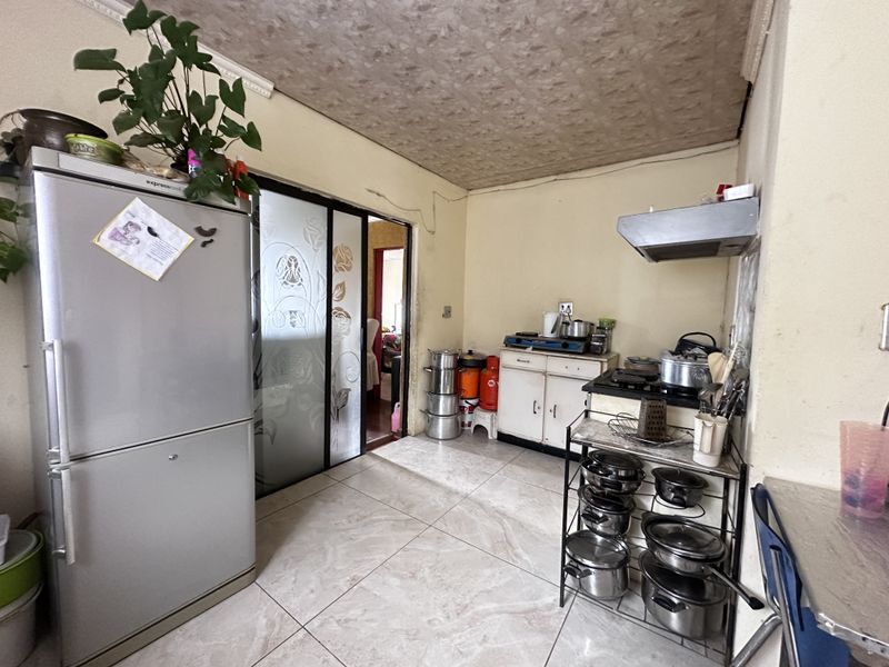 Well-Located Family Home in Tsakane Ext 15 - Photo 3