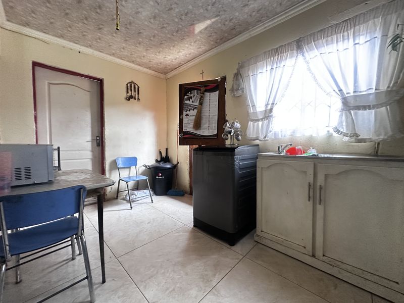 Well-Located Family Home in Tsakane Ext 15 - Photo 5