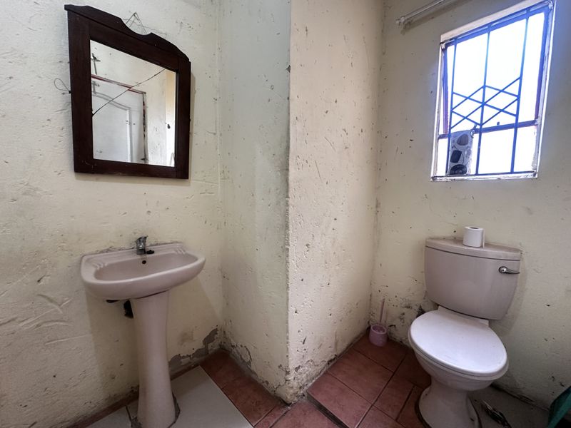 Well-Located Family Home in Tsakane Ext 15 - Photo 10