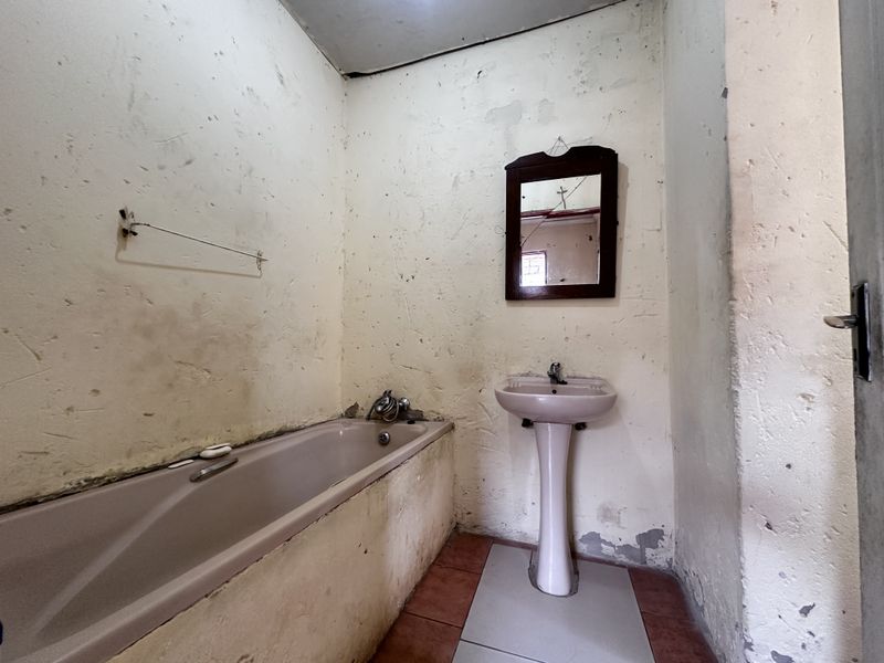 Well-Located Family Home in Tsakane Ext 15 - Photo 9