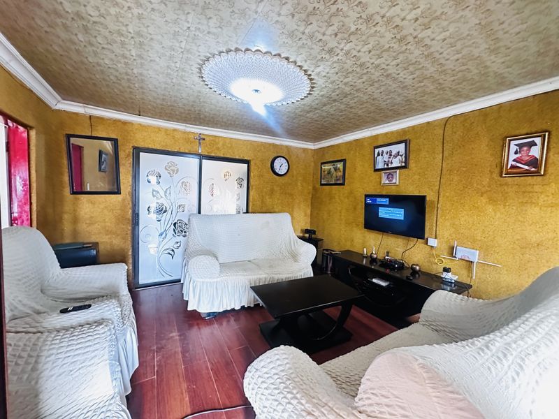 Well-Located Family Home in Tsakane Ext 15 - Photo 7