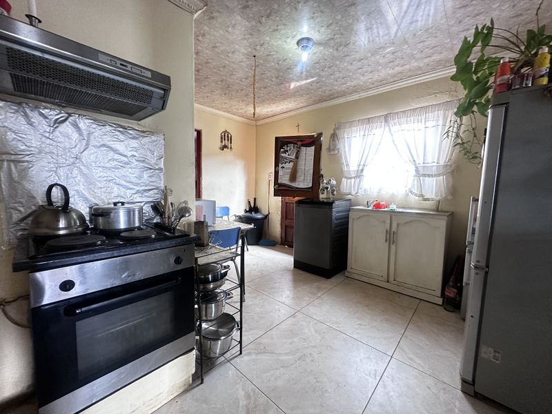 Well-Located Family Home in Tsakane Ext 15 - Photo 4