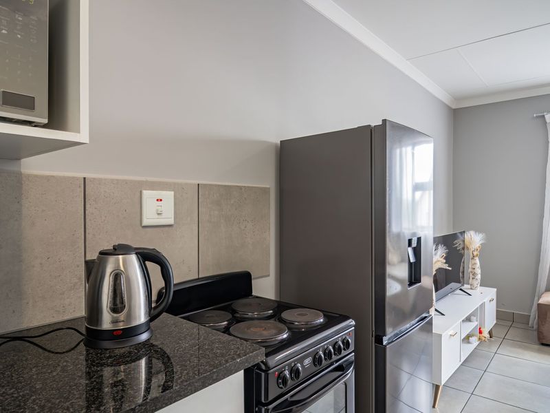 Contemporary Living in a Secure and Convenient Location - Photo 7