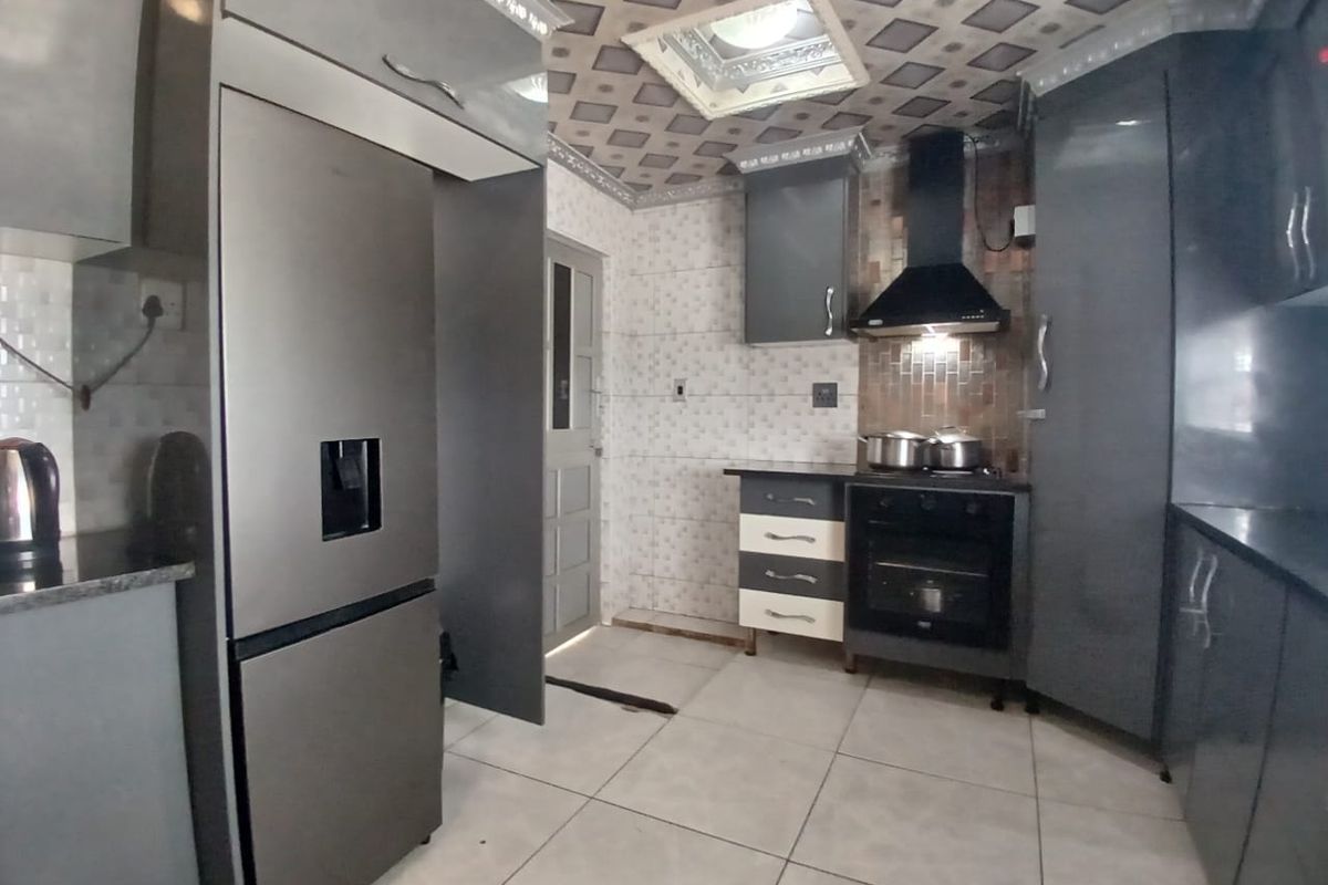 3 Bedroom 2 Bathroom House in Mdantsane - Photo 5