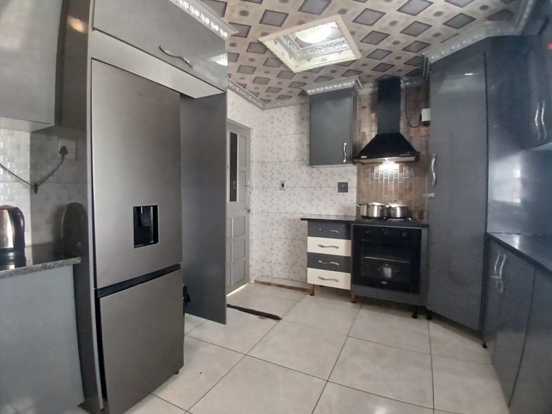 3 Bedroom 2 Bathroom House in Mdantsane - Photo 5