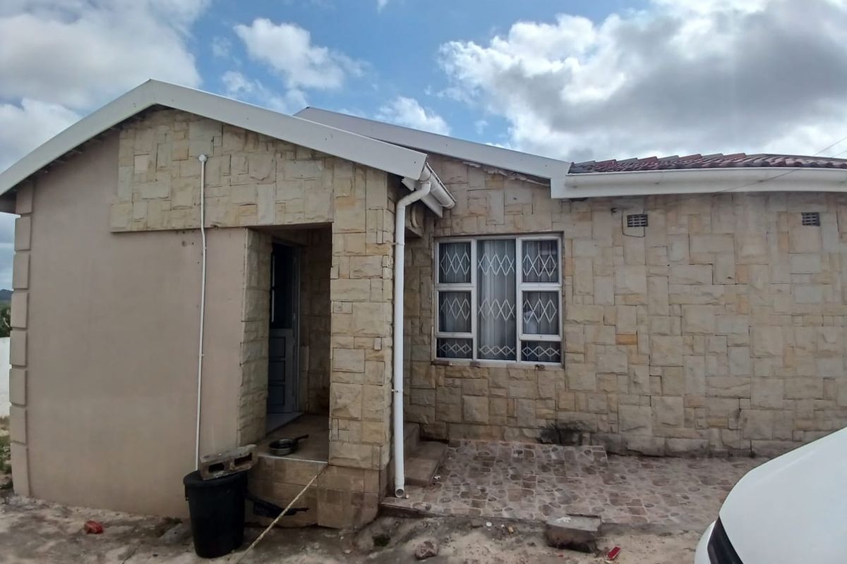 3 Bedroom 2 Bathroom House in Mdantsane - Photo 2