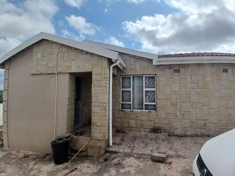 3 Bedroom 2 Bathroom House in Mdantsane - Photo 2