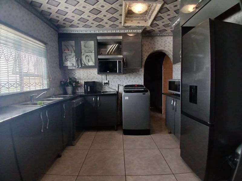 3 Bedroom 2 Bathroom House in Mdantsane - Photo 8