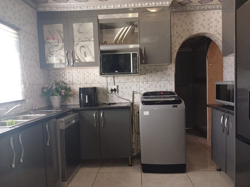 3 Bedroom 2 Bathroom House in Mdantsane - Photo 7