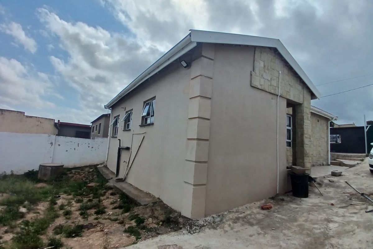 3 Bedroom 2 Bathroom House in Mdantsane - Photo 3
