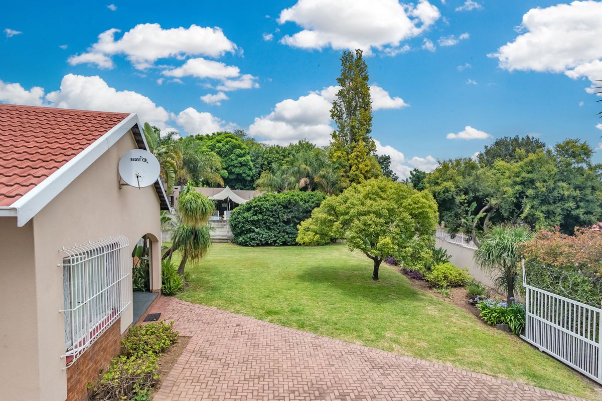 Free standing home with endless opportunities - Photo 4