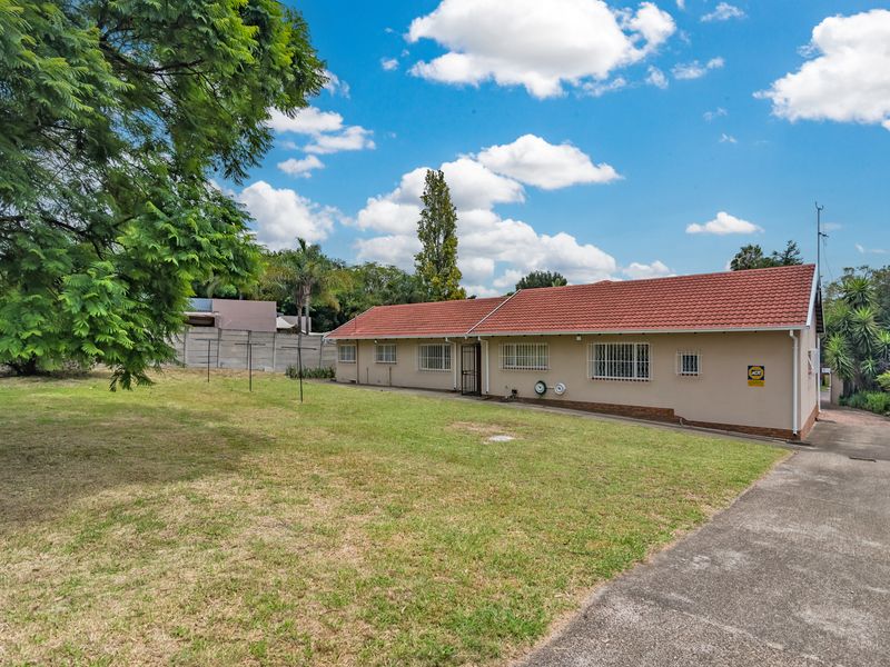 Free standing home with endless opportunities - Photo 8