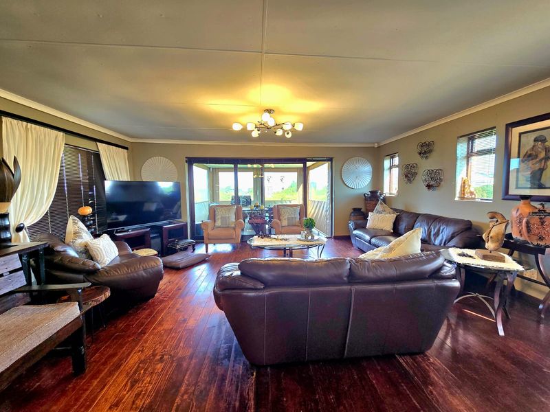 Large Family Residence with Flatlet in Paradise Beach, Jeffreys Bay - Photo 6