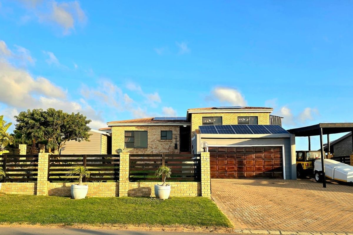 Large Family Residence with Flatlet in Paradise Beach, Jeffreys Bay - Photo 2