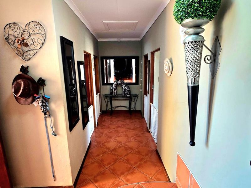 Large Family Residence with Flatlet in Paradise Beach, Jeffreys Bay - Photo 4