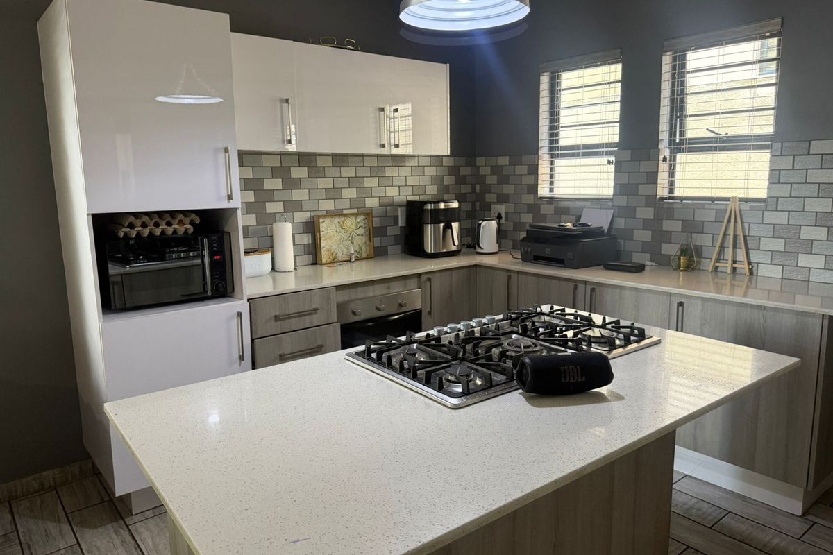 Beautiful Duplex in a secure Estate - Photo 4