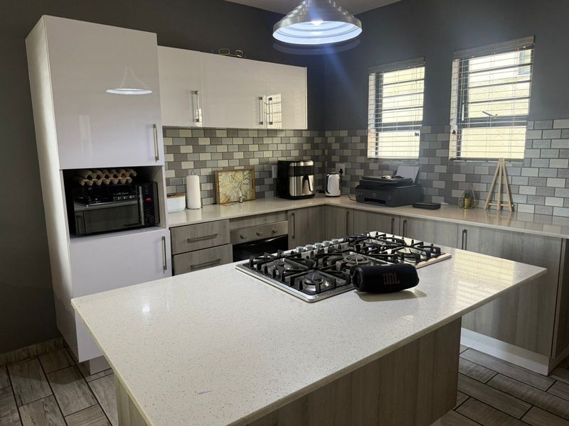 Beautiful Duplex in a secure Estate - Photo 4