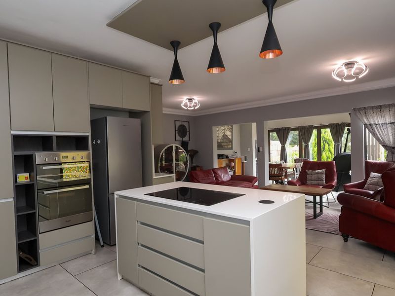 Immaculate Home with Private Balcony and Entertainer’s Patio - Photo 3