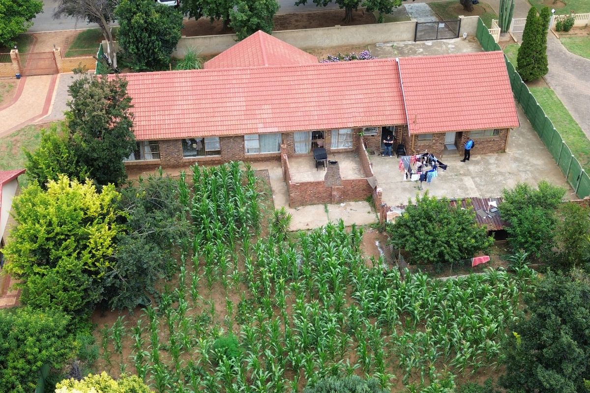 Low Maintenance 3 bedroom semi face brick House For Sale In Bergsig - Photo 3