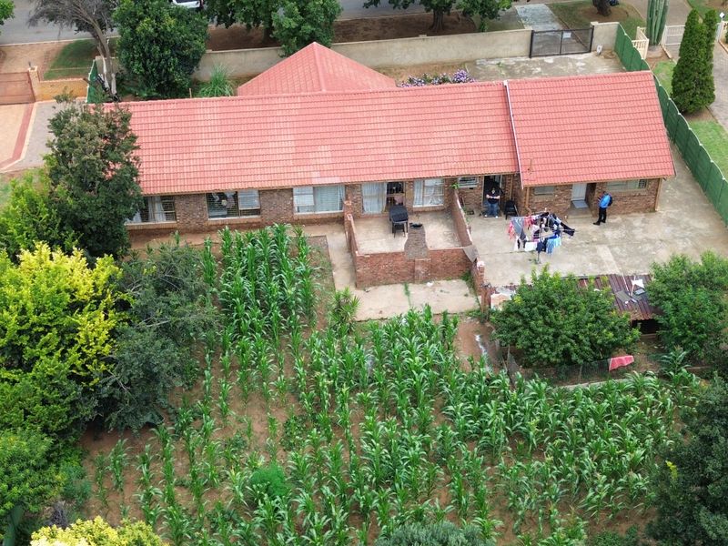 Low Maintenance 3 bedroom semi face brick House For Sale In Bergsig - Photo 3