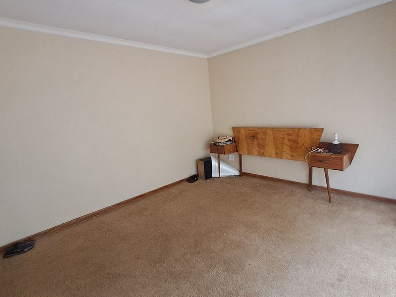Low Maintenance 3 bedroom semi face brick House For Sale In Bergsig - Photo 10